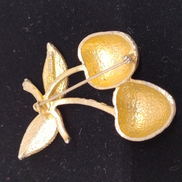 Vintage 1960's Sarah Coventry Golden Cherries Brooch Pin - Picture 3 of 7